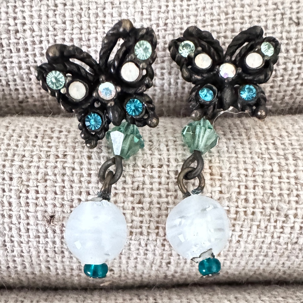Anna Sui Elegant Crystal Drop Earrings 125$